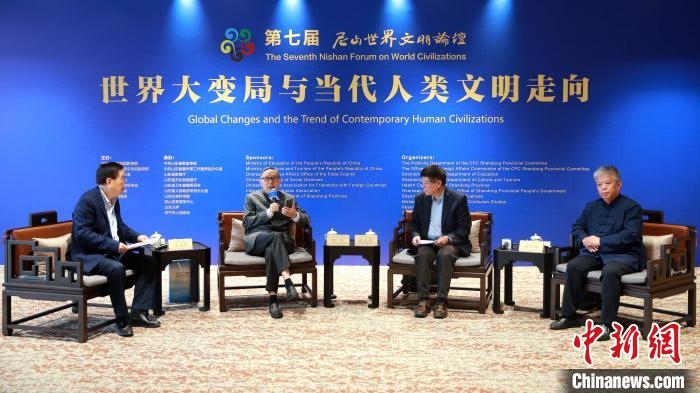 9月27日，第七屆尼山世界文明論壇首場(chǎng)高端對(duì)話(huà)舉行?！×籂?攝