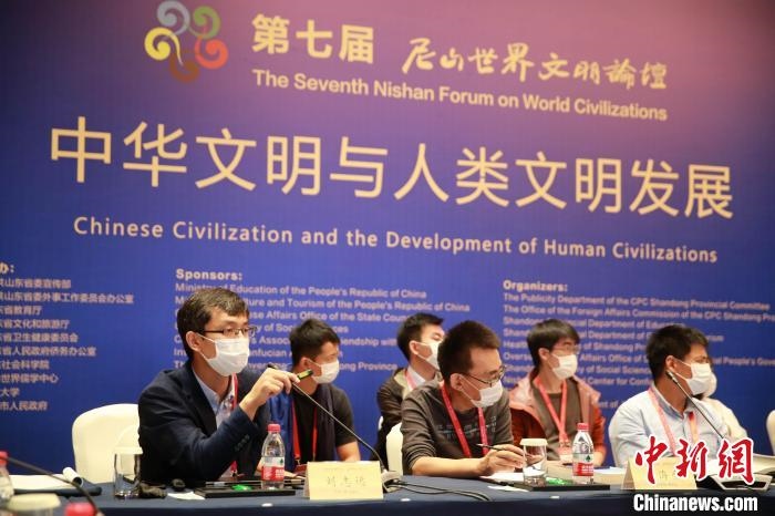 9月27日，第七屆尼山世界文明論壇在山東曲阜開(kāi)幕。近200位海內(nèi)外專(zhuān)家學(xué)者將進(jìn)行30場(chǎng)對(duì)話(huà)交流活動(dòng)?！×籂?攝