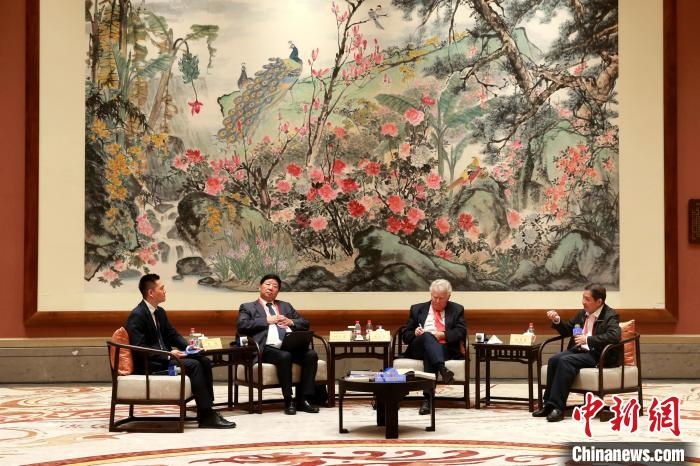 9月27日，尼山世界文明論壇在曲阜舉行，圖為該論壇的“高端訪(fǎng)談”活動(dòng)。　梁犇 攝