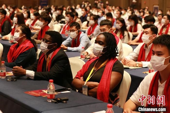 第十六屆“聯(lián)合國教科文組織孔子教育獎”9月27日晚在山東曲阜揭曉。梁犇 攝