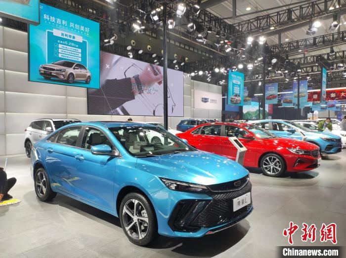 長(zhǎng)沙國(guó)際車展上展出的汽車。　唐小晴 攝