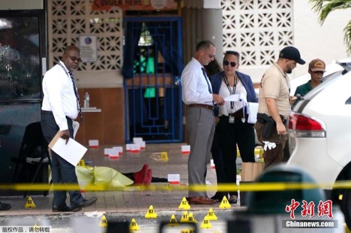 當(dāng)?shù)貢r(shí)間5月30日凌晨，位于美國(guó)佛羅里達(dá)州東南部的邁阿密戴德縣發(fā)生大規(guī)模槍擊事件，造成2人死亡、20多人受傷。圖為槍擊案現(xiàn)場(chǎng)。