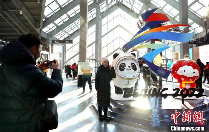 圖為滑雪場現(xiàn)場?！≡S婷 攝