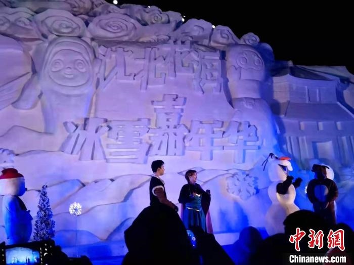 活動現(xiàn)場表演的《冰雪奇緣》很受歡迎?！≮w桂華 攝