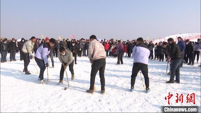 帕普孜球場(chǎng)，激烈角逐。　巴楚縣融媒體中心供圖