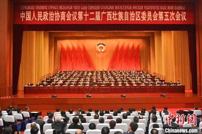 圖為大會(huì)閉幕?！∮峋?攝