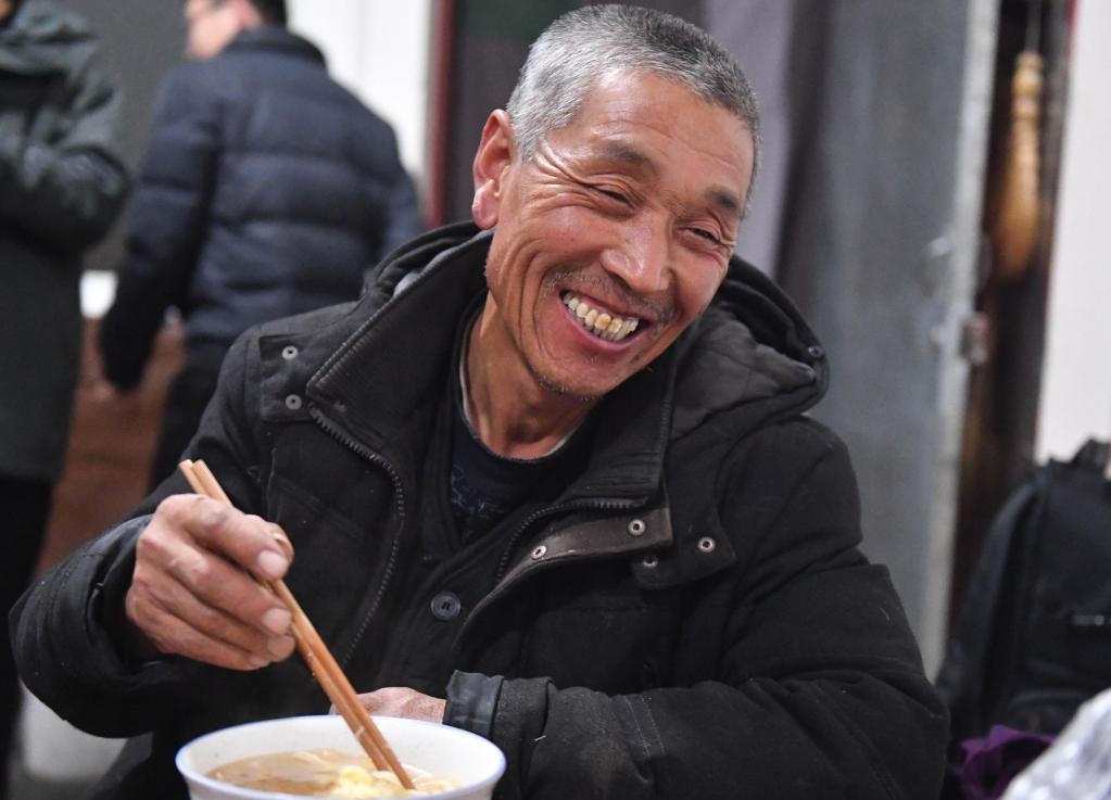 1月26日，山西省汾西縣段村村民蔡文明談起見到總書記的心情，激動又開心。新華社記者 柴婷 攝