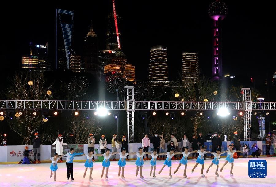 (新華全媒頭條·圖文互動(dòng))(2)愿景照進(jìn)現(xiàn)實(shí) 共赴冰雪之約——“帶動(dòng)三億人參與冰雪運(yùn)動(dòng)”掃描