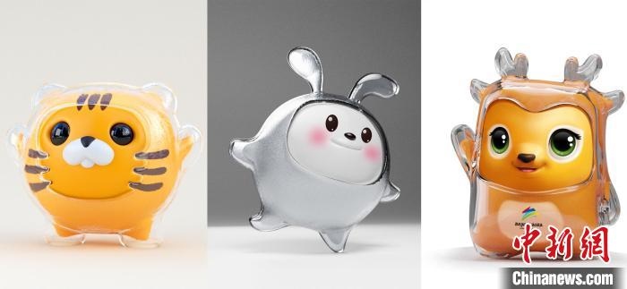 設(shè)計(jì)團(tuán)隊(duì)曾嘗試在冰殼之下更換成老虎、兔子或麋鹿等形象。(資料圖) 劉平云供圖