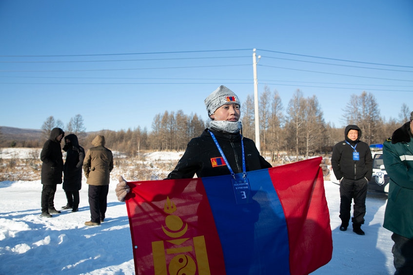 蒙古國(guó)選手參加冷極馬拉比賽（王鄭胤）.jpg