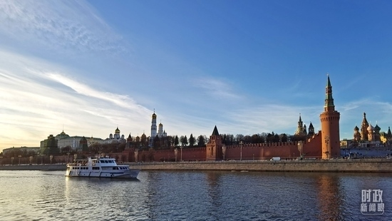 △坐落在莫斯科河畔的克里姆林宮。（總臺(tái)央視記者郭鴻拍攝）