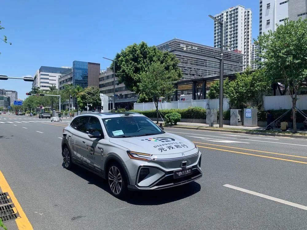 △自動(dòng)駕駛汽車(chē)在河套深港科技創(chuàng)新合作區(qū)開(kāi)展道路測(cè)試。