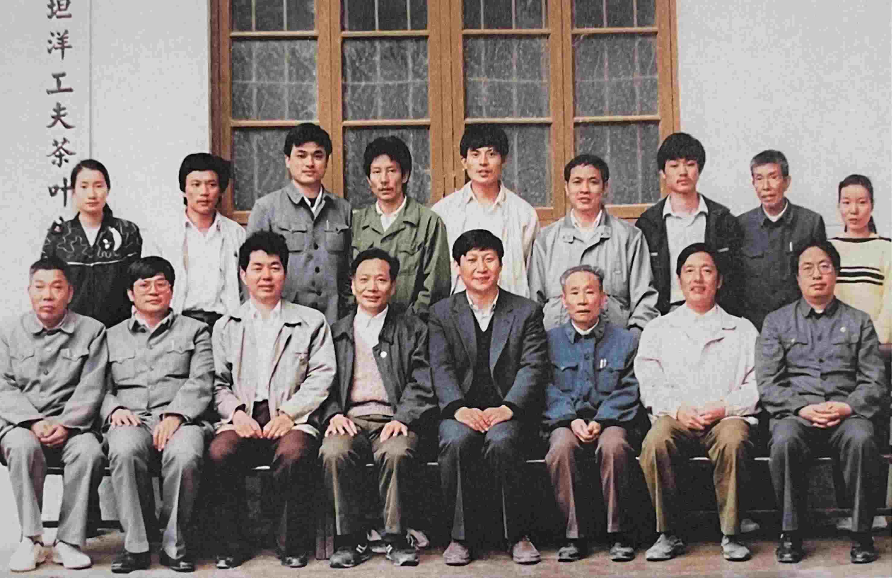 1990年5月，剛調(diào)任福州市委書記的習(xí)近平到寧德交接工作時，調(diào)研福安市社口鄉(xiāng)坦洋工夫茶葉公司。