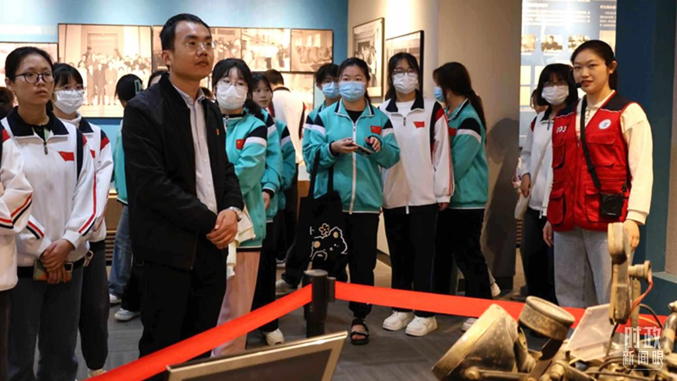 △西安高校師生參觀交大西遷博物館。（資料圖）