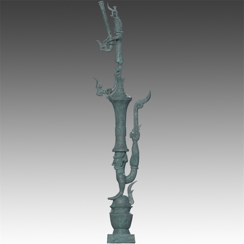 銅罍座倒立鳥足頂尊神像。四川省文物考古研究院供圖