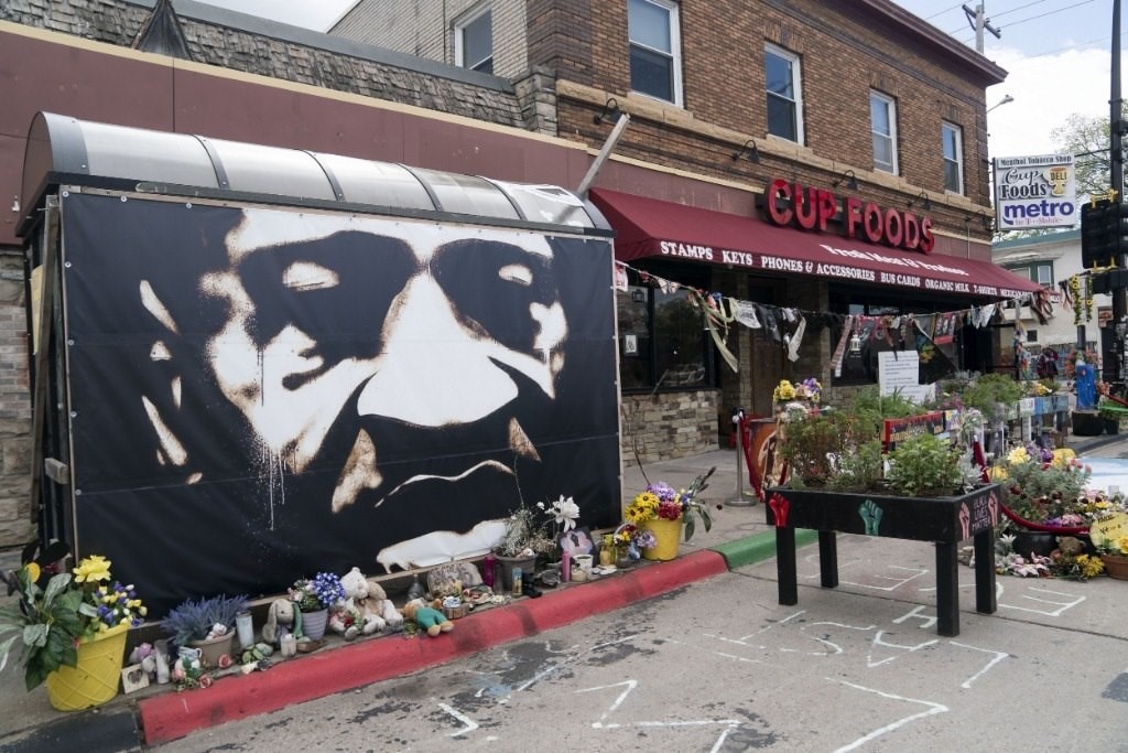 這是2022年5月22日在美國明尼蘇達州明尼阿波利斯市拍攝的弗洛伊德廣場。新華社記者劉杰攝