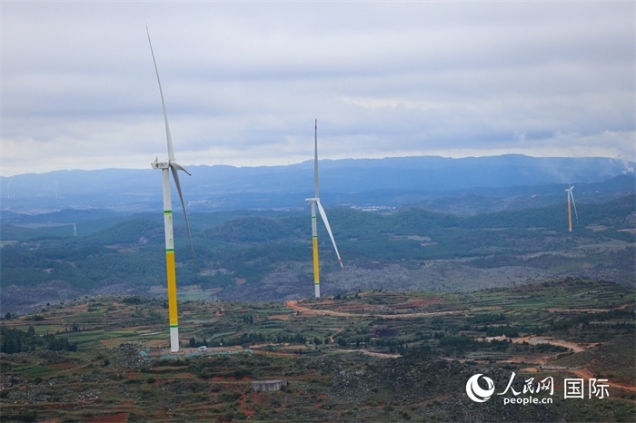 位于云南省曲靖市富源縣的富源西風(fēng)電基地。（人民網(wǎng) 李發(fā)興攝）