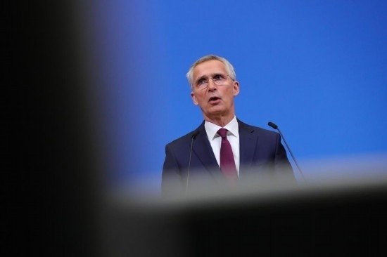 7月6日，在比利時(shí)布魯塞爾的北約總部，北約秘書長斯托爾滕貝格在會(huì)議后召開新聞發(fā)布會(huì)。新華社記者鄭煥松攝