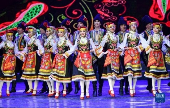 7月21日，哈薩克斯坦薩爾塔納國家舞蹈團(tuán)的演員在演出。