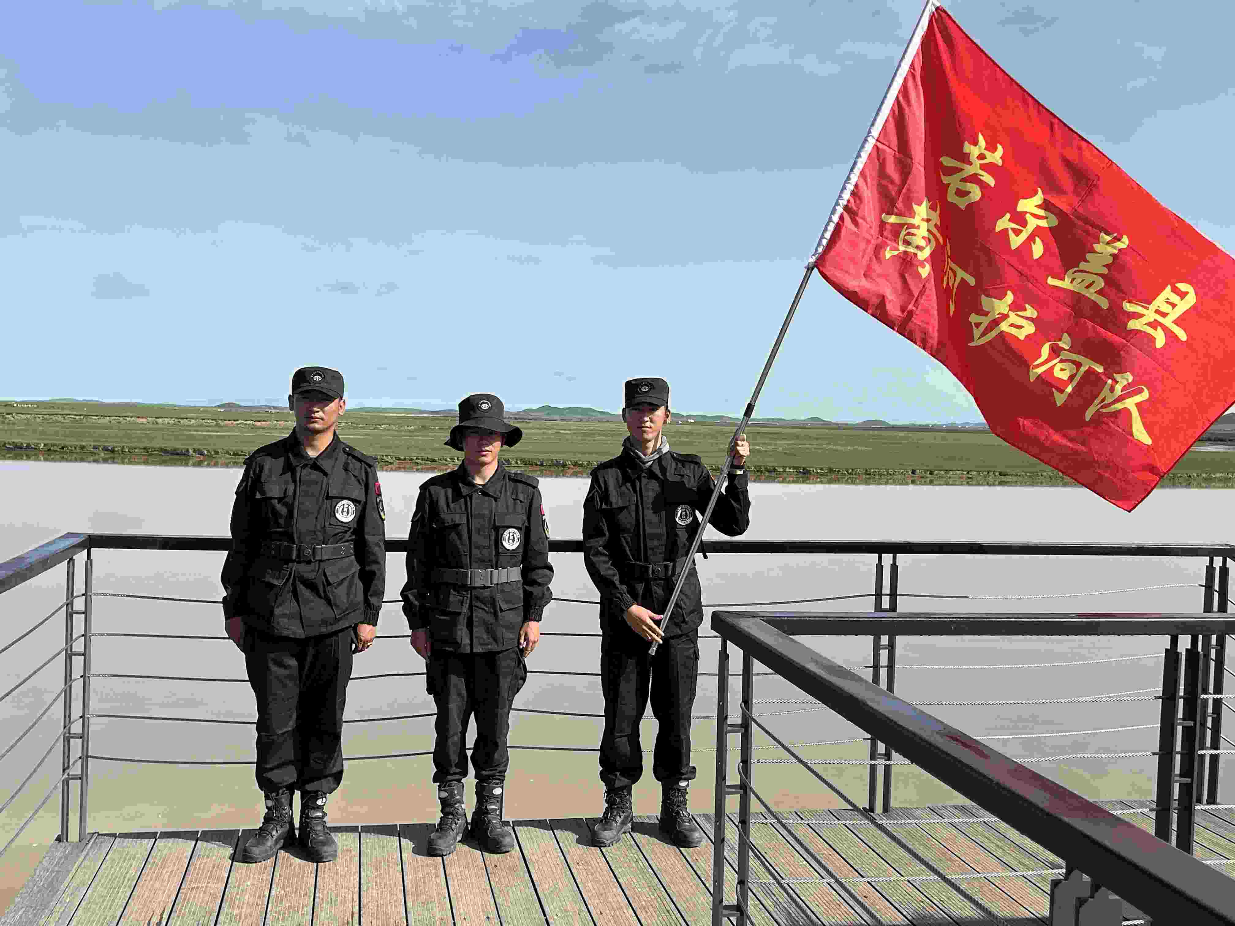 若爾蓋縣黃河護河隊。人民網(wǎng) 周靜圓攝