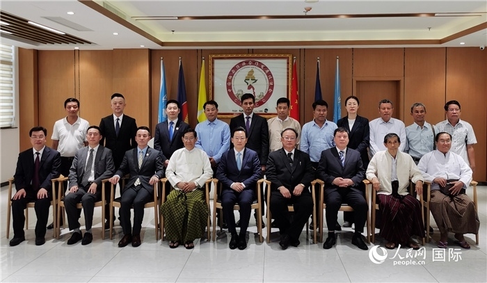 吉林市市委書記胡斌率團(tuán)與緬甸皎漂當(dāng)?shù)厝耸拷涣鞑⒑嫌?人民網(wǎng)記者李秉新攝