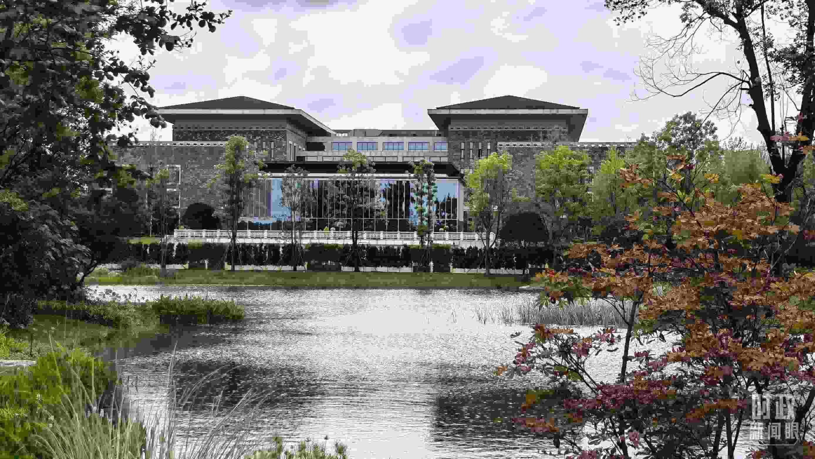 當(dāng)天，中印尼兩國元首在“錦蓉莊”舉行會見。（總臺央視記者韓銳拍攝）