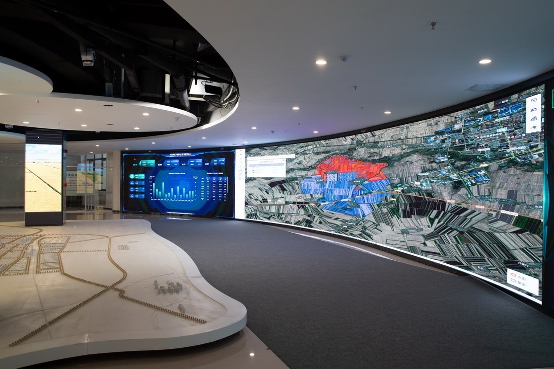 黑龍江省慶安縣數(shù)字農(nóng)業(yè)指揮中心平臺上展示的黑土地情況（4月26日攝）。新華社記者 張濤 攝