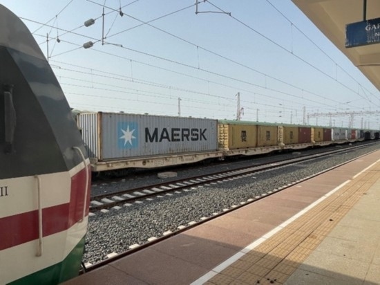 亞吉鐵路吉布提那噶德車站的貨運車廂。人民網(wǎng)記者 趙艷紅攝