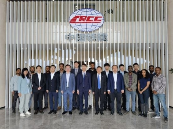 中國土木福州設(shè)計院埃塞分院團隊合影。受訪對象供圖