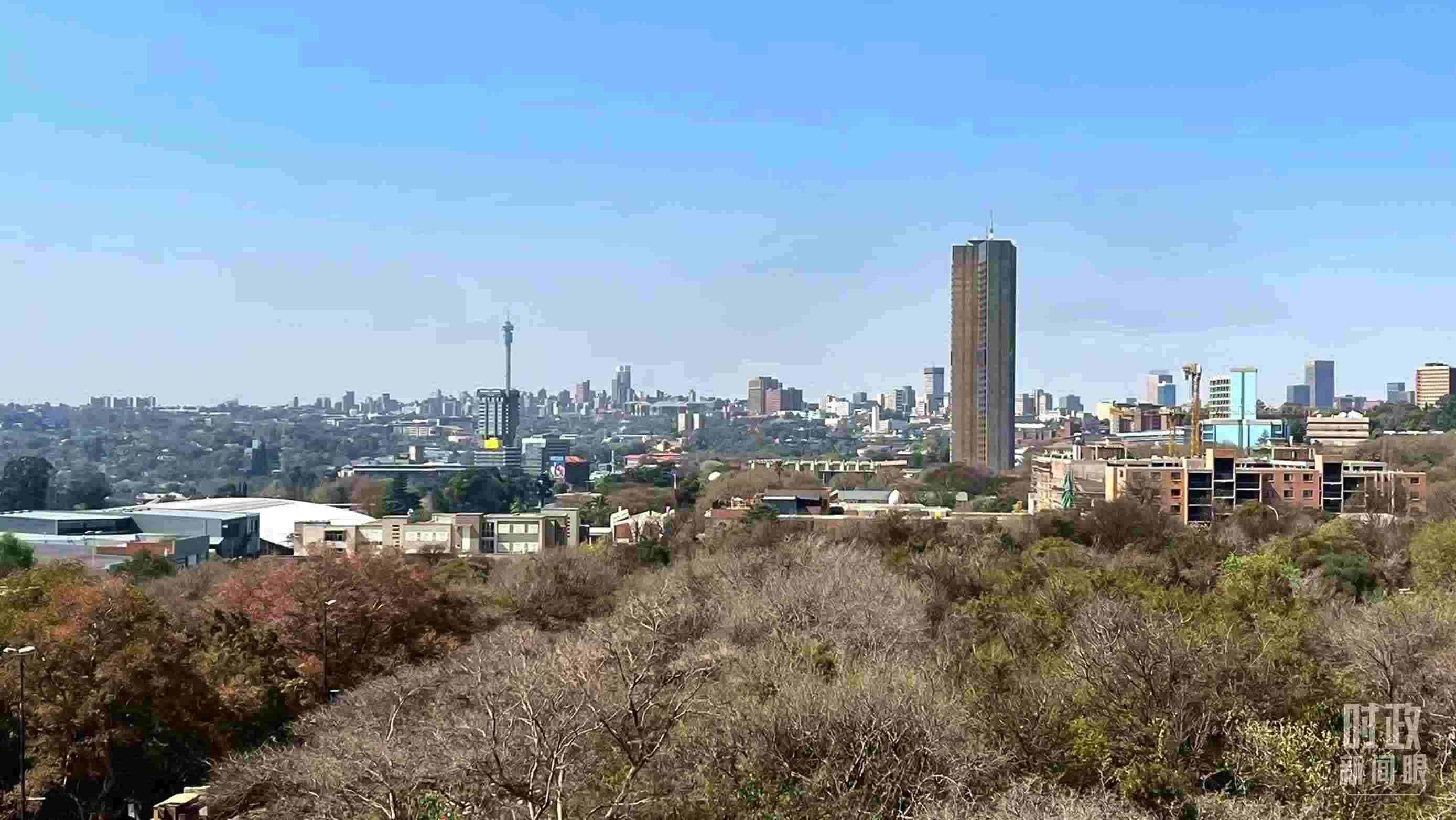 △約翰內(nèi)斯堡城市天際線。（總臺記者馬培敏拍攝）