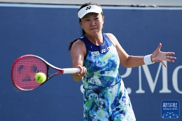 朱琳在比賽中回球。新華社記者 劉杰 攝