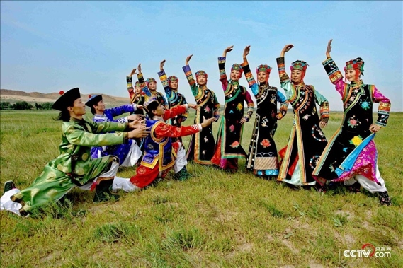 （翁牛特旗烏蘭牧騎下鄉(xiāng)演出 受訪(fǎng)者供圖）