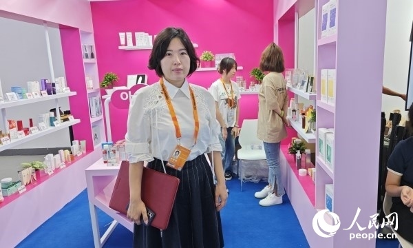 9月3日，韓國駐華大使館經(jīng)濟部參贊金至凰接受人民網(wǎng)記者采訪。人民網(wǎng)記者 趙雯博攝