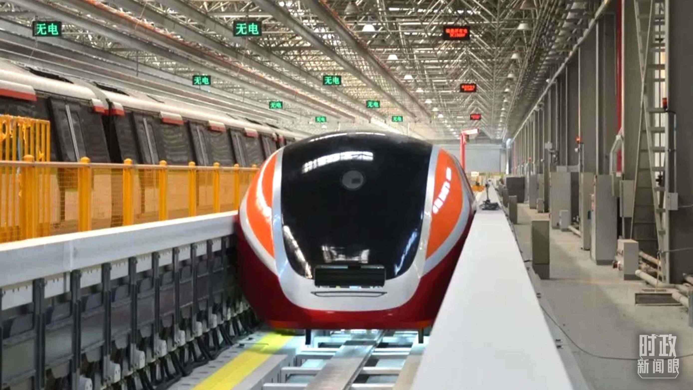 △3月31日，由中國(guó)中車自主研制的國(guó)內(nèi)首套高溫超導(dǎo)電動(dòng)懸浮全要素試驗(yàn)系統(tǒng)完成首次懸浮運(yùn)行。（圖/中車齊齊哈爾車輛有限公司）