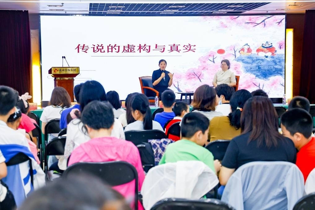 經(jīng)典閱讀進(jìn)社區(qū)——十月少年文學(xué)創(chuàng)享會(huì)走進(jìn)裕中東里。主辦方供圖