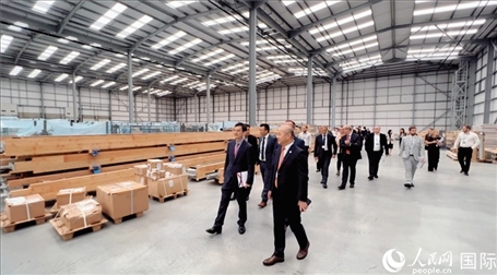 圖為旗艦倉現(xiàn)場(chǎng)。人民網(wǎng) 郭錦標(biāo)攝