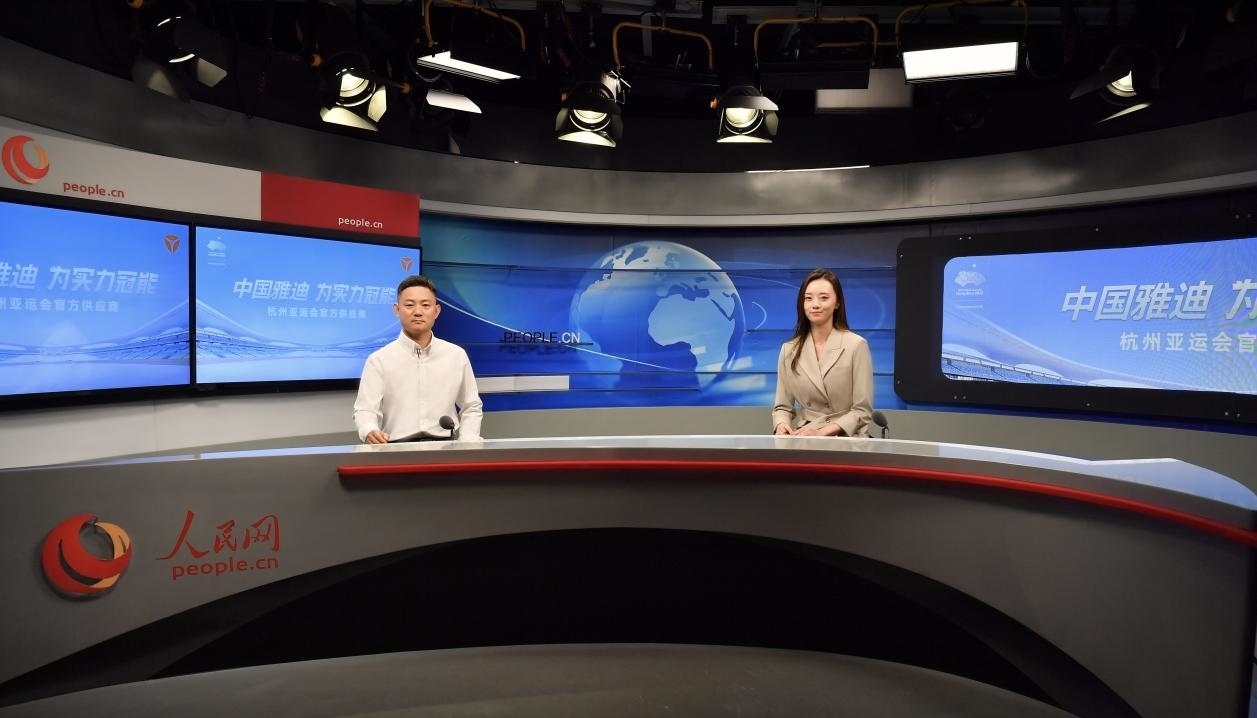 雅迪科技集團(tuán)全球營銷與服務(wù)總裁王家中接受人民網(wǎng)記者采訪。人民網(wǎng)記者 于凱攝