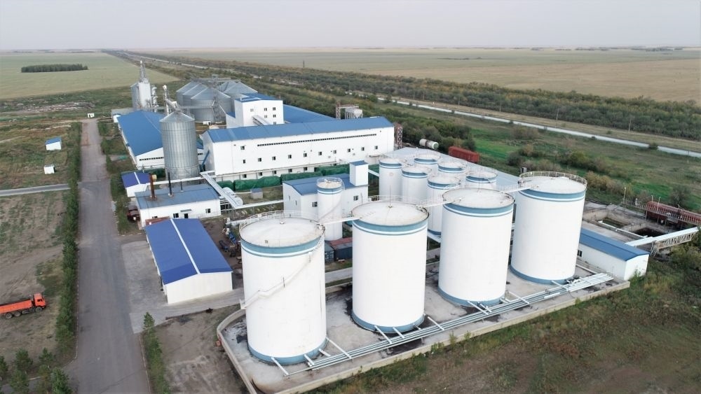 這是2022年9月2日在哈薩克斯坦北哈薩克斯坦州拍攝的愛(ài)菊農(nóng)產(chǎn)品物流加工園區(qū)（無(wú)人機(jī)照片）。新華社發(fā)（奧斯帕諾夫攝）