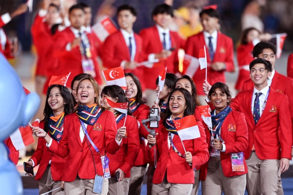 新加坡代表團(tuán)在開幕式上入場。