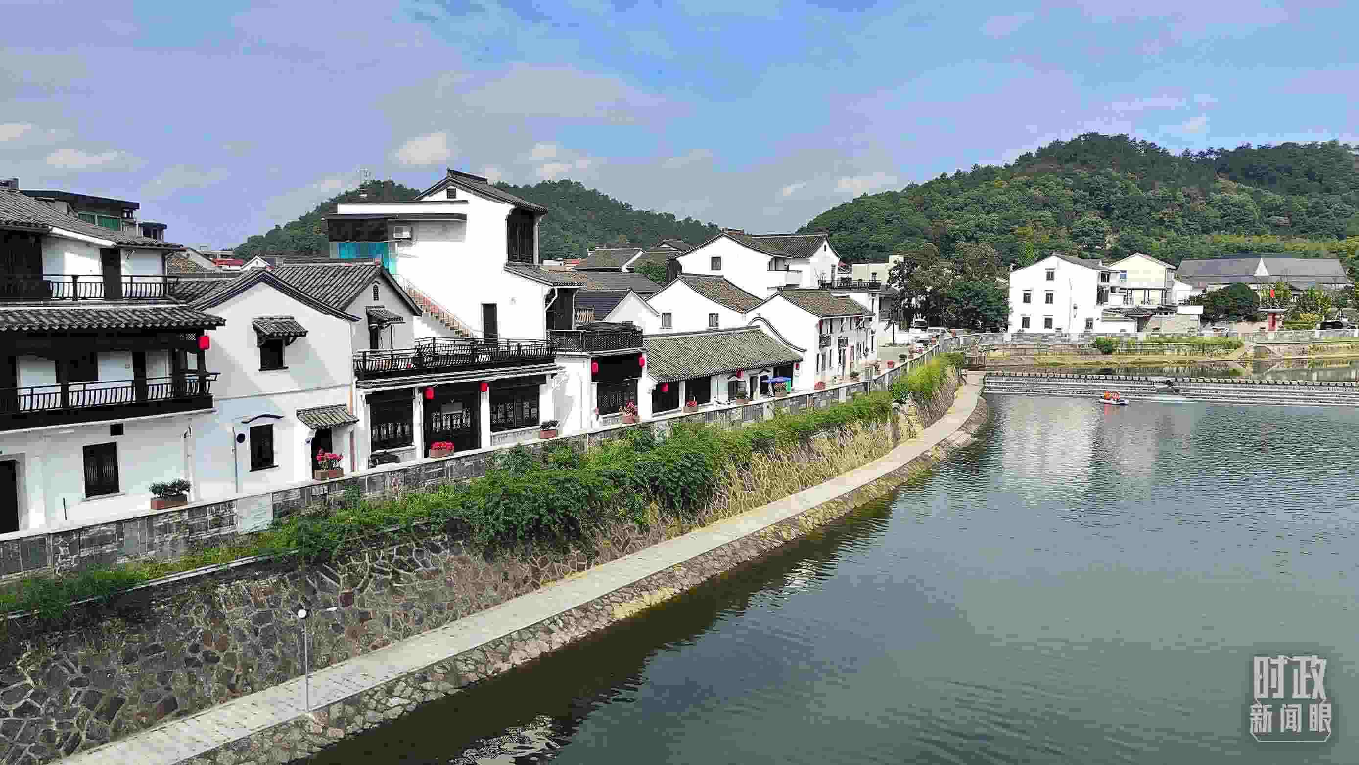 △“楓橋經(jīng)驗(yàn)”發(fā)源地諸暨市楓橋鎮(zhèn)。（總臺(tái)央視記者楊立峰拍攝）