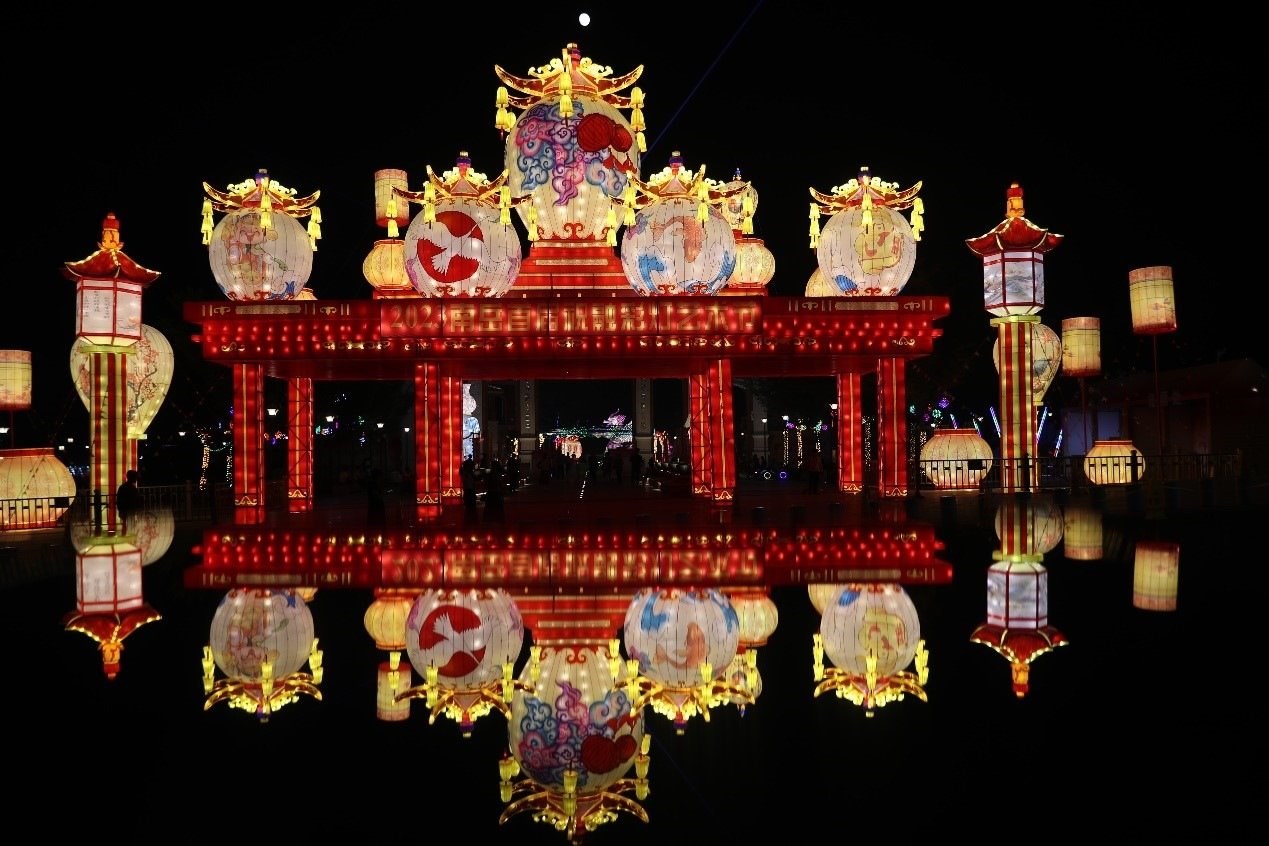 中秋國慶期間，南岳祝融文旅小鎮(zhèn)舉辦祝融花燈節(jié)。曹正平攝