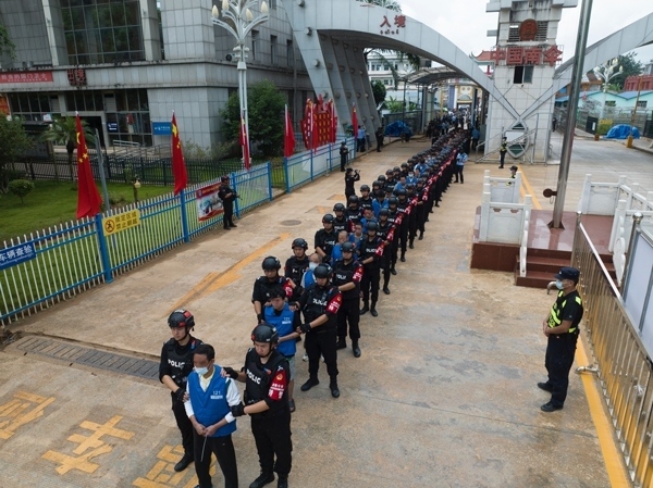 移交現(xiàn)場(chǎng)。公安部供圖