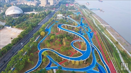 △俯瞰長江國家文化公園九江城區(qū)段。（總臺記者李海峰拍攝）