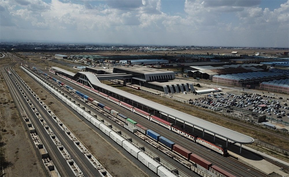 這是在肯尼亞首都內(nèi)羅畢拍攝的蒙內(nèi)鐵路內(nèi)羅畢站（9月20日攝，無人機照片）。新華社記者 韓旭 攝