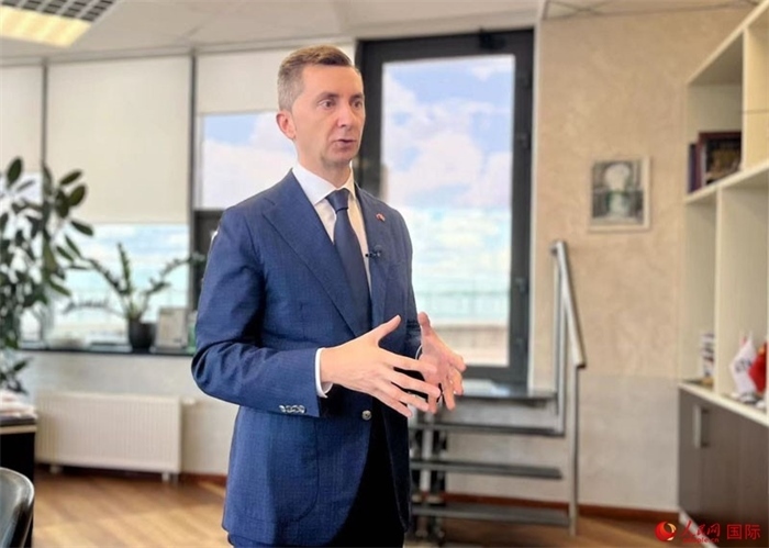 中白工業(yè)園開發(fā)公司第一副總經(jīng)理基里爾·卡羅杰耶夫接受人民網(wǎng)記者采訪。人民網(wǎng)記者 朱虹攝