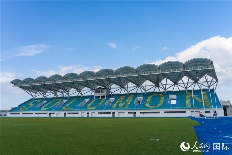 2023年9月12日，位于所羅門群島首都霍尼亞拉的由中土公司承建的中國援所羅門群島2023年太平洋運(yùn)動(dòng)會(huì)體育場(chǎng)館。人民網(wǎng) 賀吉攝