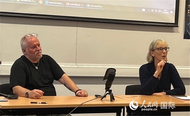 翻譯家韓斌、普華杰與師生交流 攝影 實(shí)習(xí)生王雪珊