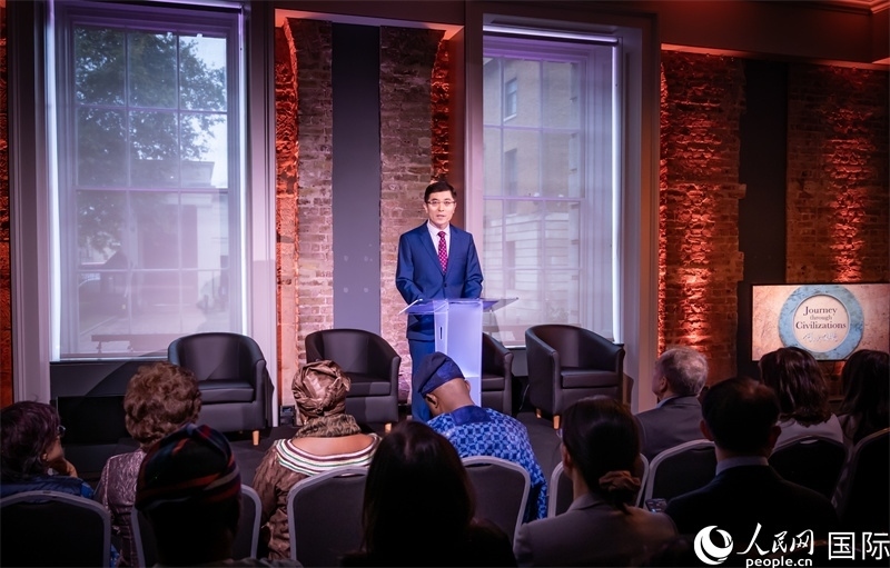 中國(guó)駐英國(guó)使館臨時(shí)代辦楊曉光致辭。人民網(wǎng) 郭錦標(biāo)攝