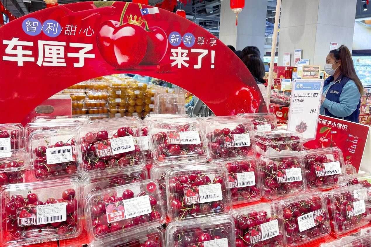 北京一家盒馬鮮生超市中智利車(chē)?yán)遄邮圪u(mài)區(qū)。來(lái)源：視覺(jué)中國(guó)