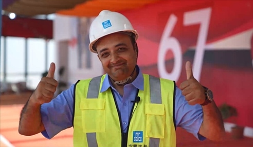 瓦利德·拉馬丹接受人民網(wǎng)記者采訪。嚴川吉雨攝